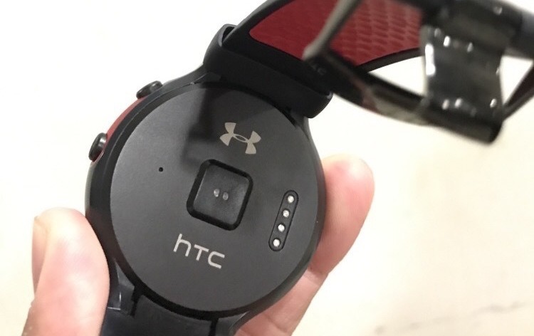 Under Armour si HTC lucreaza la un smarwatch Android Wear