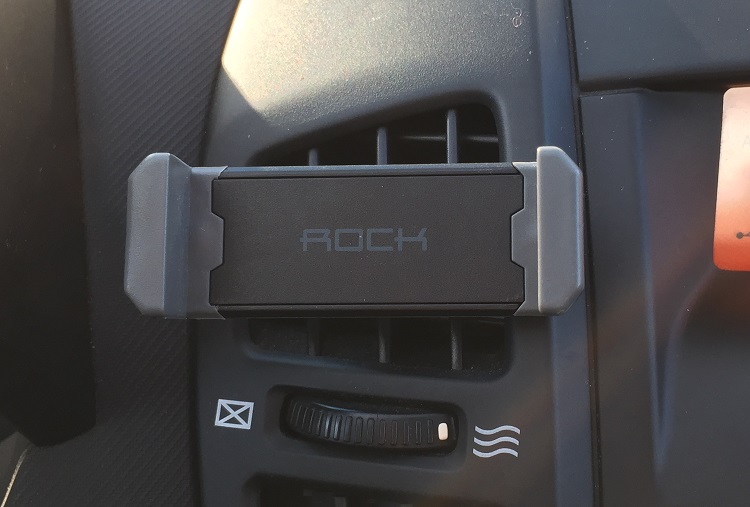 Rock Vent, un suport auto mic si rezistent