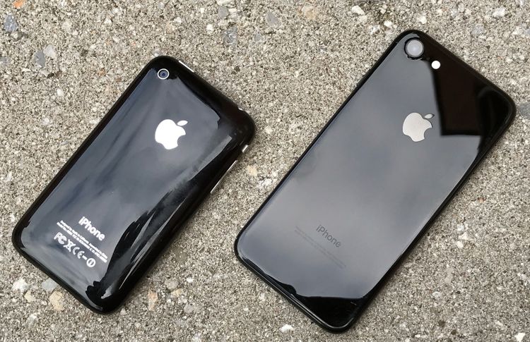 iphone-7-plastic-black-vs-jet-black