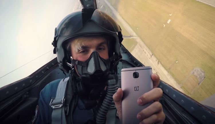 oneplus-unboxing-fighter-jet