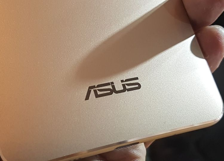 Sa fie oare Asus ZenFone 3 Zoom?