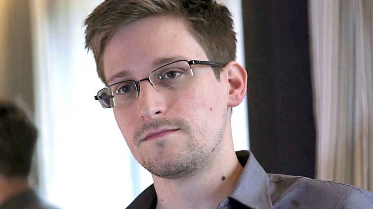 Edward Snowden raspunde intrebarilor voastre pe Twitter