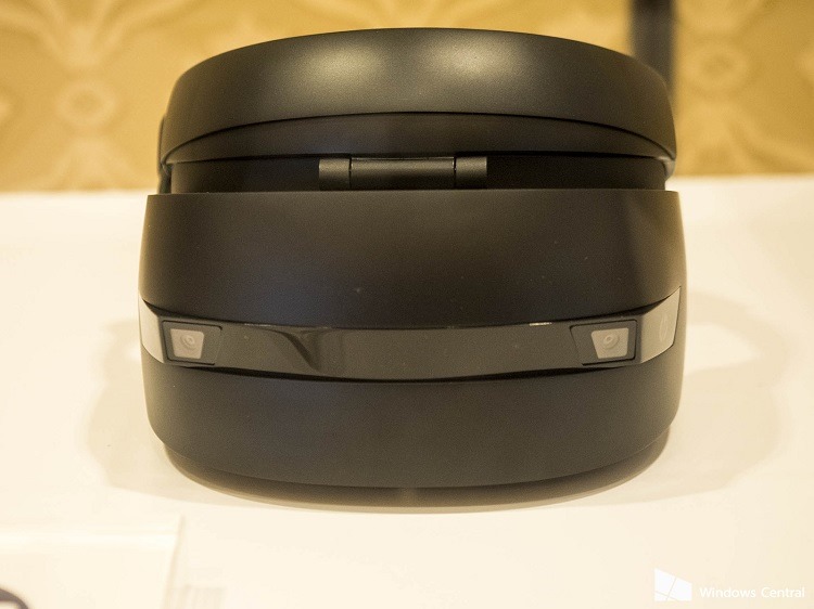 hp-windows-holographic-headset-front