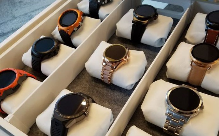 Lista ceasurilor smart ce primesc noul Android Wear 2.0