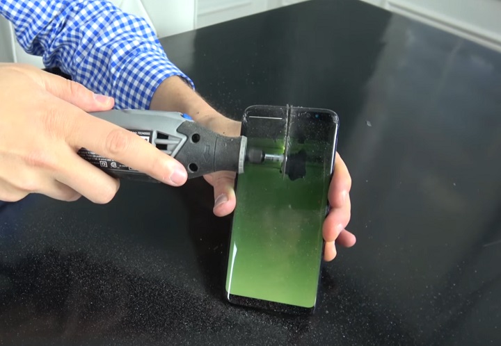 VIDEO: un Samsung Galaxy S8 chinuit rau de tot