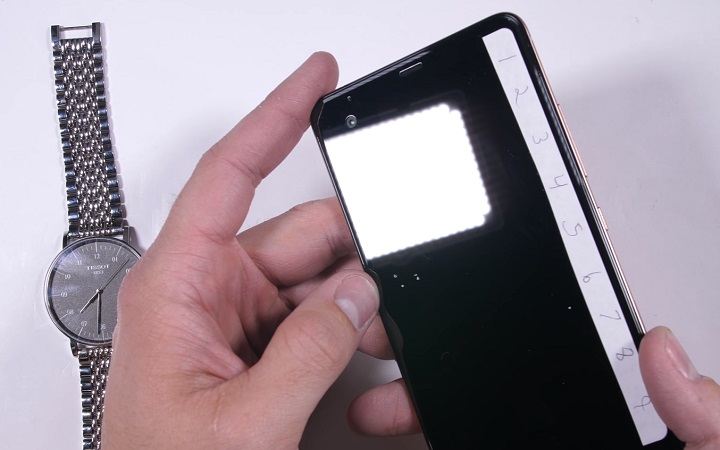 VIDEO: nu este doar marketing, HTC U Ultra Sapphire Edition chiar este rezistent