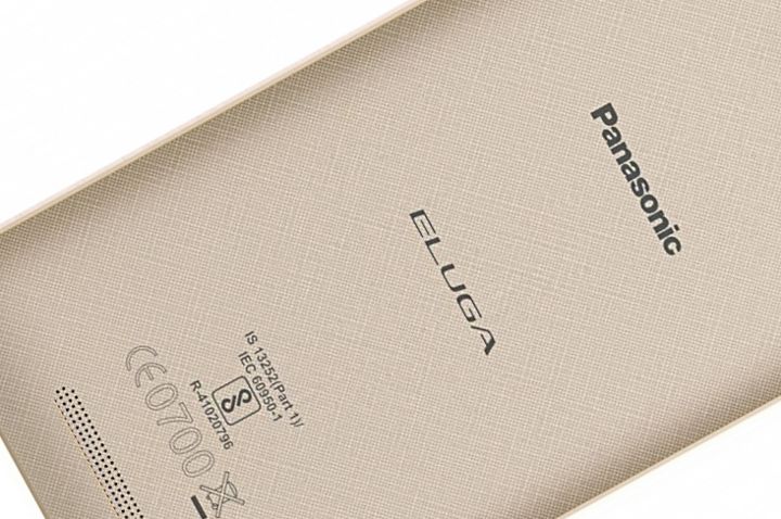 Panasonic a prezentat Eluga I3 Mega, un smartphone ieftin, cu baterie mare