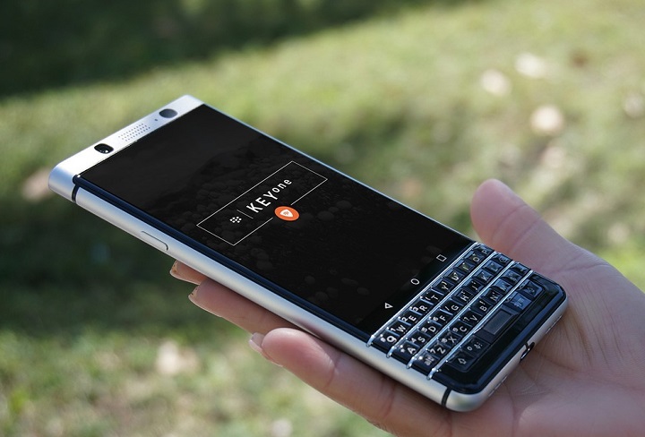 Doua versiuni ceva mai exotice de BlackBerry KEYone