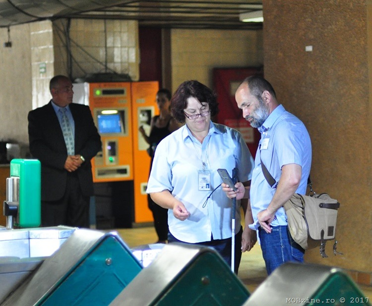 Metroul bucurestean devine accesibil nevazatorilor printr-o aplicatie de smartphone