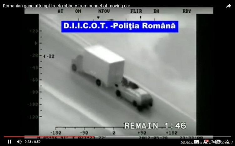 VIDEO: niste hoti (romanasi) au furat iPhone-uri de vreo 600.000 USD dintr-un camion aflat in miscare
