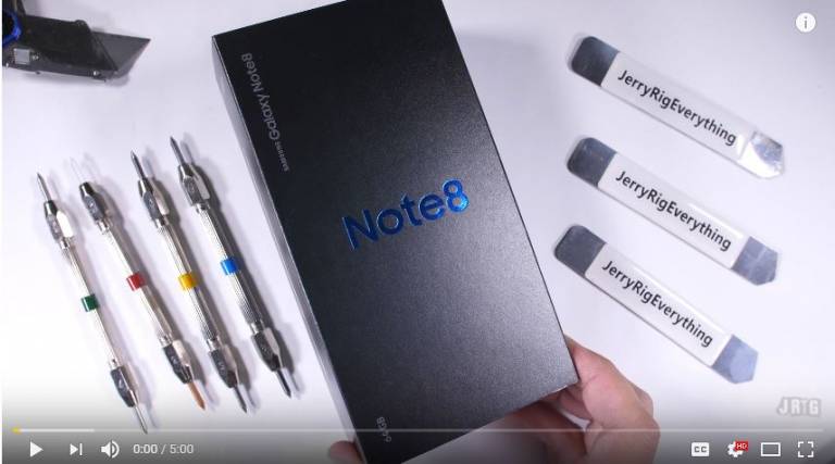 Samsung Galaxy Note8 rezista fantastic la zgarieturi, ardere si indoire