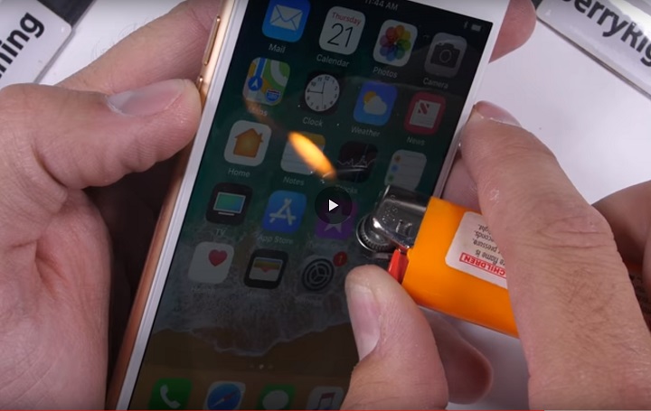 VIDEO: cum rezista iPhone 8 la testele de zgariere, indoire si expunere la flacara