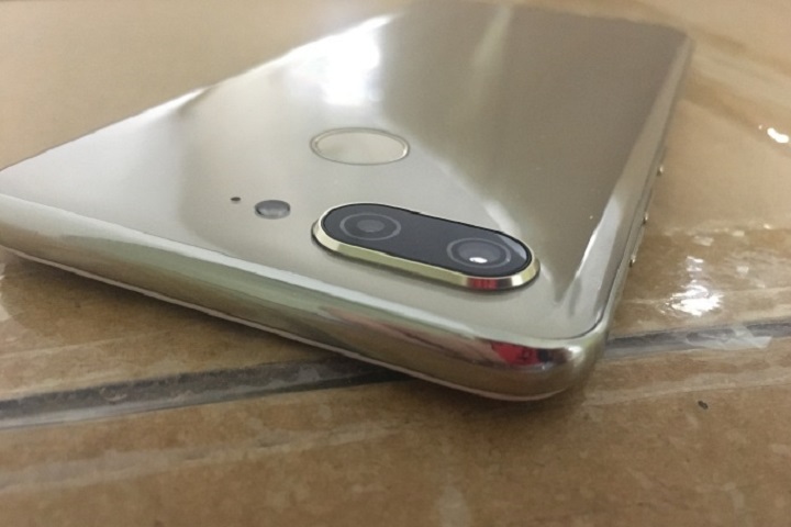 FOTO: cum arata Gionee S11