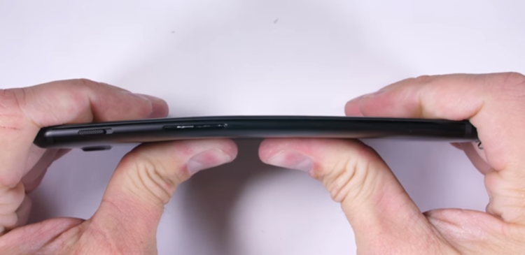 OnePlus 5T rezista bine la tortura JerryRigEverything si bate iPhone X la viteza