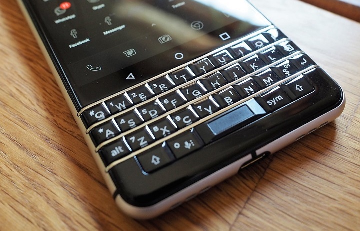 Un smartphone BlackBerry “KEYtwo” apare in GeekBench