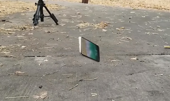 VIDEO: drop test de iPhone X. Este atat de rezistent pe cat se spune?