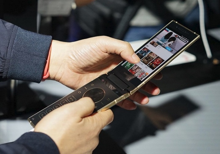 Samsung W2018 prezentat oficial, un flip-phone cu specificații high-end
