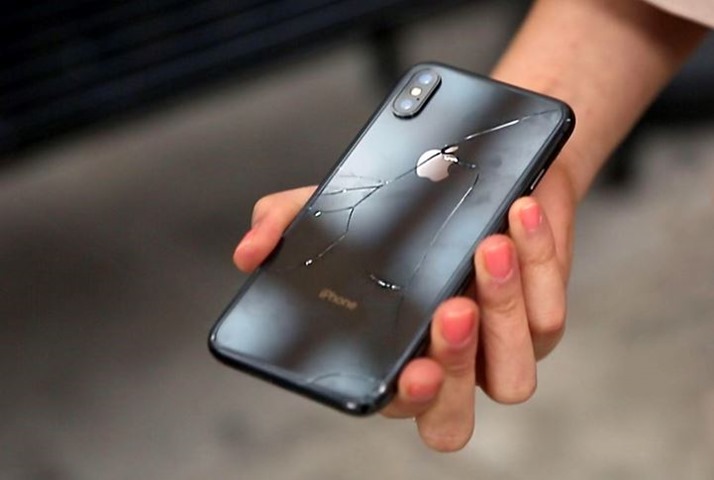 Video: cum se comporta iPhone X la zgariere si lovituri