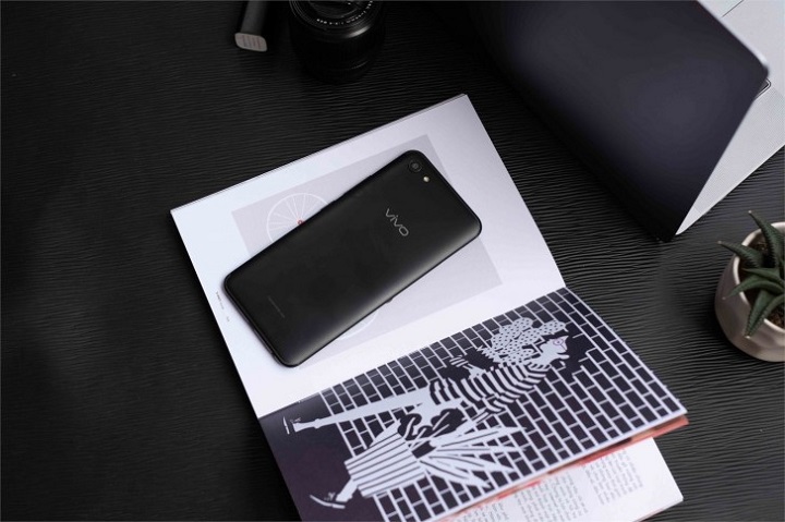 Vivo Y81 lansat oficial, smartphone ieftin cu notch