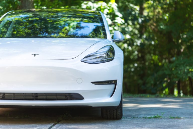 Video: cum se face Model 3 de la Tesla