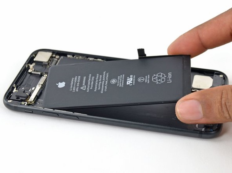 Dupa scandalul battery gate Apple a inlocuit in 2018 cam 11 milioane de baterii de iPhone