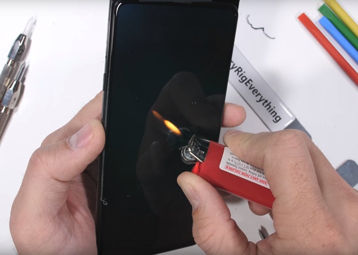 VIDEO: test de rezistenta pentru Xiaomi Mi Mix 3