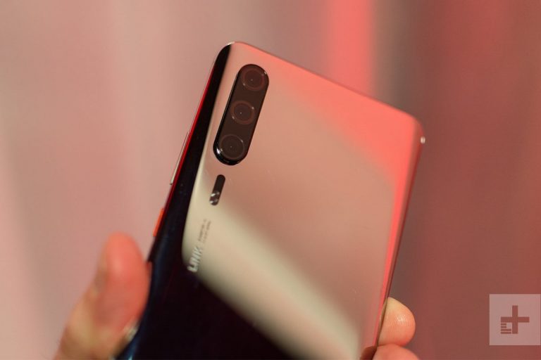 Acesta este un prototip Huawei P30 Pro cu 3 camere foto