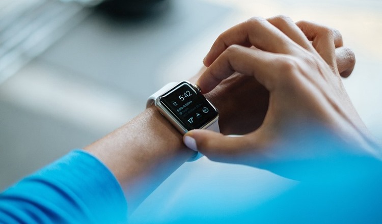 Piata ceasurilor inteligente a crescut semnificativ in 2018 si Apple este brand-ul de top
