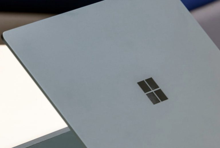 Viitorul Surface PC pliabil va functiona pe Windows Core OS si va rula aplicatii Android