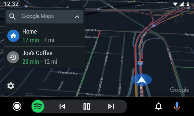 Opțiunea de navigație, îmbinată cu player-ul Spotify pe Android Auto.