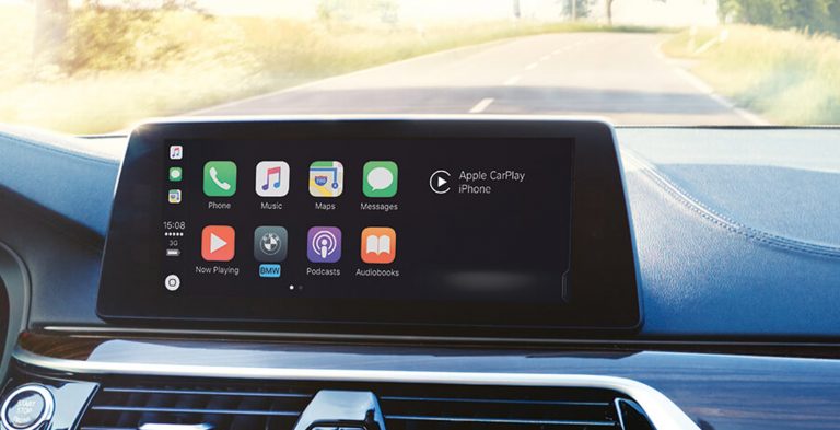 Pentru ca poate: BMW conditioneaza functionalitatea Apple CarPlay de un abonament anual de 80 USD!