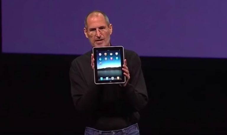 Sa ne amintim: acum 10 ani Steve Jobs prezenta primul iPad