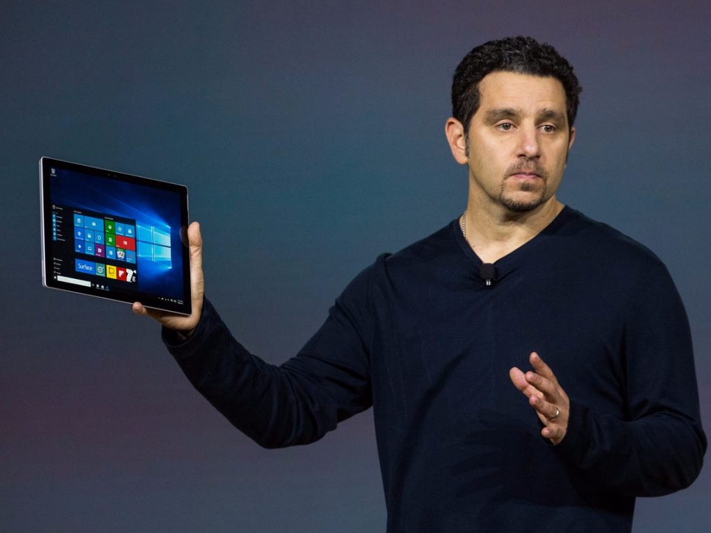 Panos Panay este acum și la conducerea diviziei Windows Experience, păstrându-și și poziția de șef al diviziei dehardware în Microsoft.