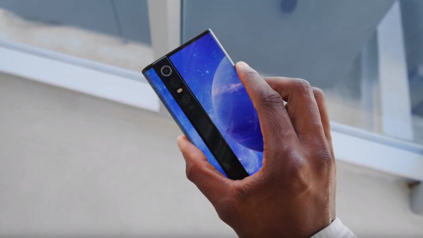 Xiaomi Mi Mix Alpha este primul smartphone al cărui ecran (360) acoperă aproape complet carcasa.