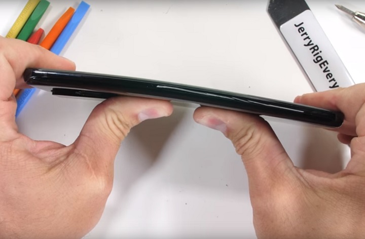 VIDEO: test de rezistenta la zgariere si indoire pentru Samsung Galaxy S20 Ultra