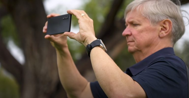 Pe canalul YouTube al Sony am găsit un material video în care fotograful profesionist Nick Didlick laudă camera smartphone-ului Sony Xperia 1 II. Sunt niște informații pe care merită să le știți!