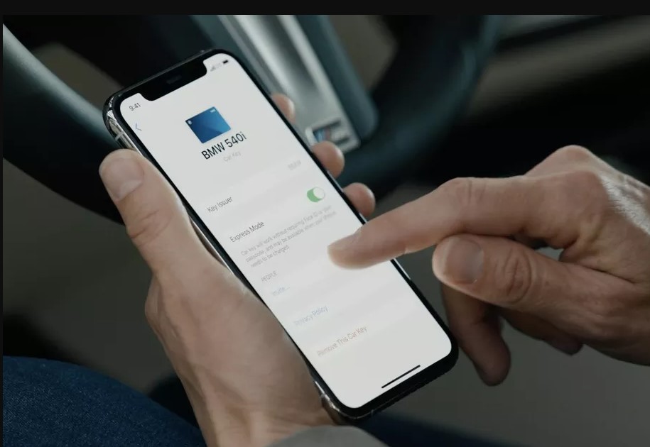 Apple CarKey, soluția digitală pentru pornirea wireless a mașinii folosind telefonul.