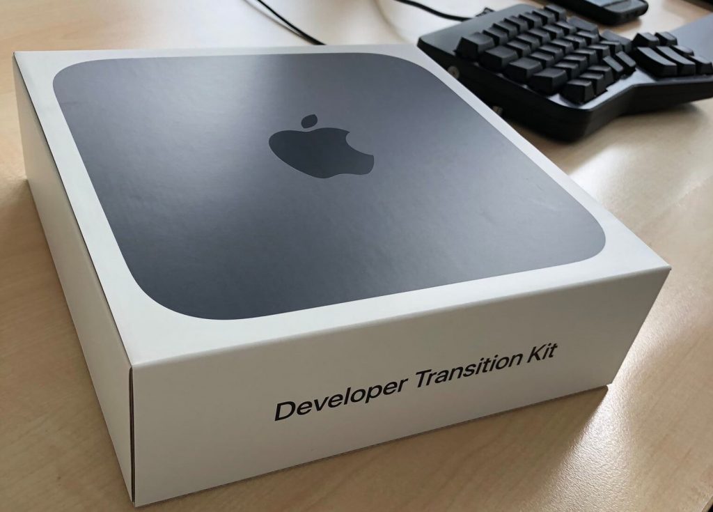 Apple a trimis deja primele kit-uri de dezvoltare cu viitoarea platformă Apple Silicon, bazată pe ARM, ce va fi încorporată în unele sisteme Mac.