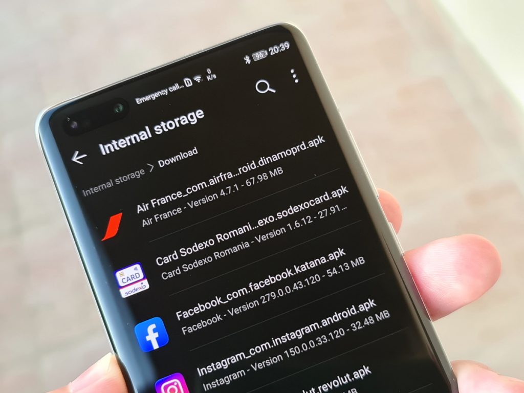 Vă arăt cum puteți obține voi înșivă kit-urile de instalare (fișierele APK) pentru aplicațiile pe care vreți să le instalați pe un smartphone Huawei și nu le găsiți în App Gallery.