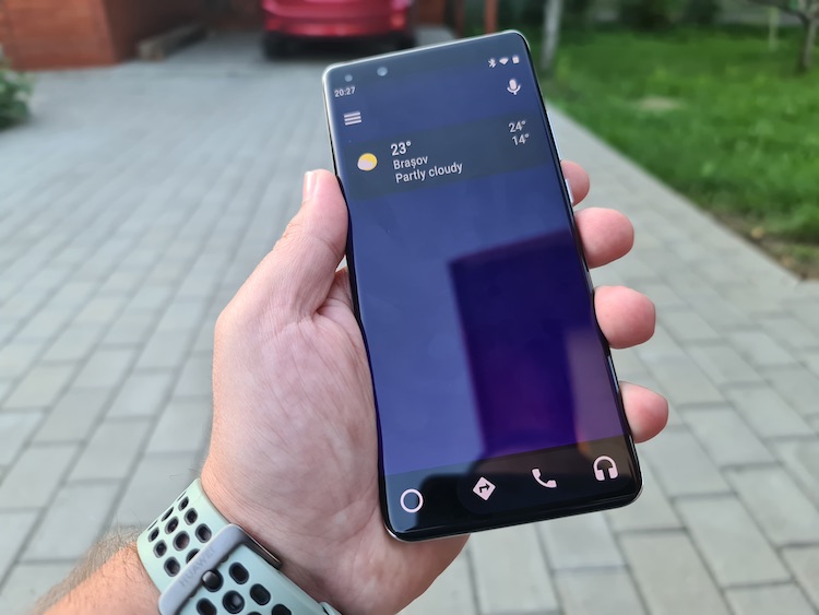 Android Auto funcționând pe Hauwei P40 Pro după instalarea Google Mobile Services.