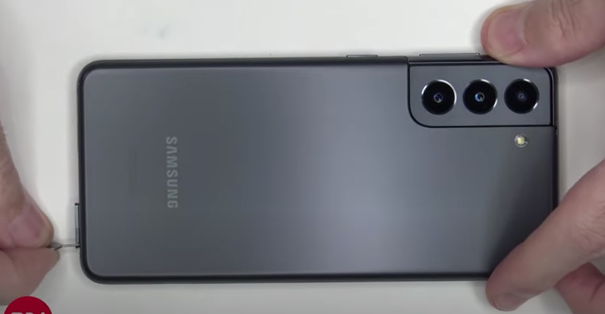 În caz că vreți să știți cum se demontează un Samsung Galaxy S21, aveți aici un material video.