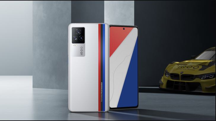 Fanii BMW au acum motiv de bucurie: IQOO a lansat modelul smartphone-ul Android iQOO 7 Legend, BMW edition.