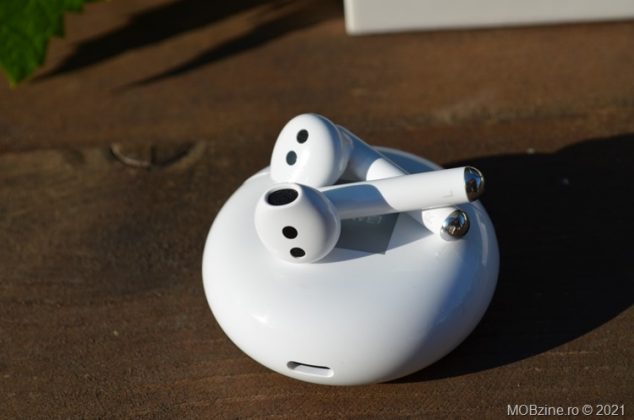 FreeBuds 4 este cea mai nouă versiune a căștilor in-ear Huawei ce vine cu un design open-fit, cu anulare activă a zgomotului și suport pentru control touch. Vă spun tot ce trebuie să știți despre ele!