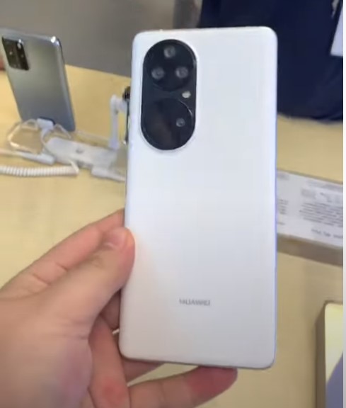 Cu puțin timp înaintea lansării oficiale a Huawei P50 Pro, avem un material video în care putem vedea cum arată o machetă.