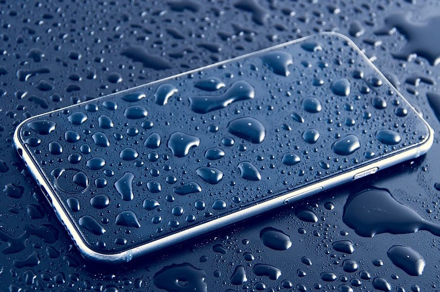 Cu ajutorul aplicației Android Water Resistance Tester puteți verifica cât de bine e închis smartphone-ul și dacă poate rezista la apă!