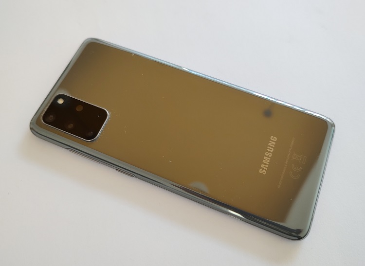 Galaxy S20+ primeste update-ul de securitate pentru august
