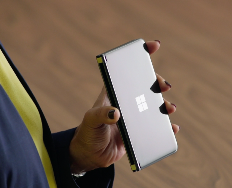 Microsoft a prezentat oficial noul Surface Duo 2, smartphone-ul Android cu doua display-uri. Specificatii, pret