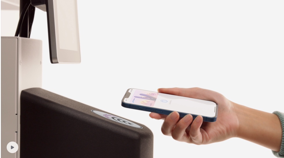 Locuitorii din Arizona sunt primii care își pot stoca detaliile despre carnetul de conducere și cartea de identitate în Apple Wallet.