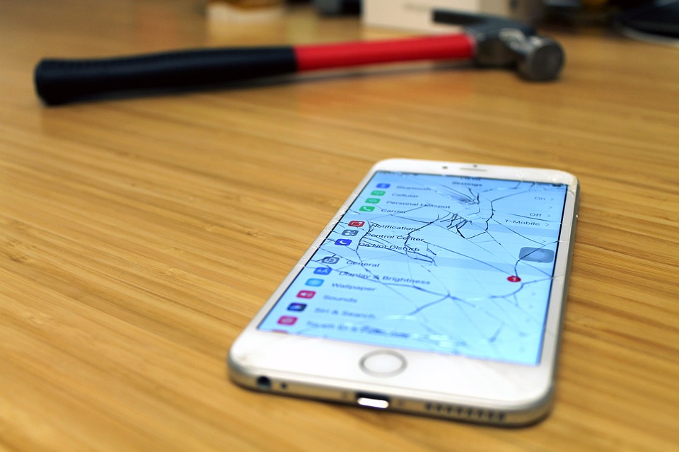 Serviciile de reparație pentru iPhone-urile marcate drept pierdute/furate nu vor mai putea fi realizate în locațiile autorizate Apple.