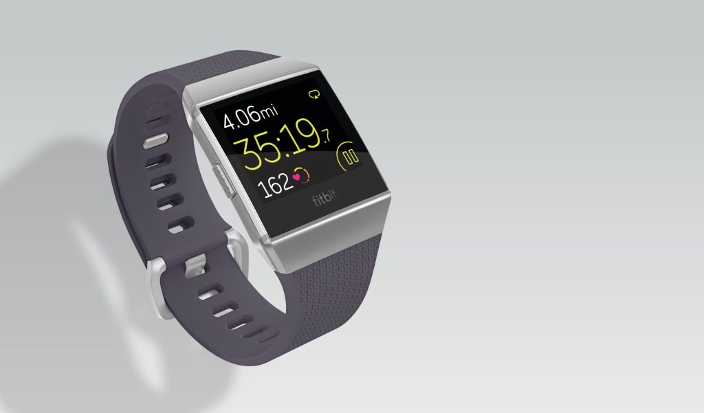 Fitbit retrage de pe piață aproape 1.7 milioane de ceasuri smart Fitbit Ionic din cauză că pot lua foc!
